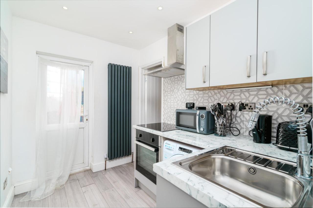 Modern 2 Bed Apartment Close To Westfield Stratford Mall With Garden Londen Buitenkant foto